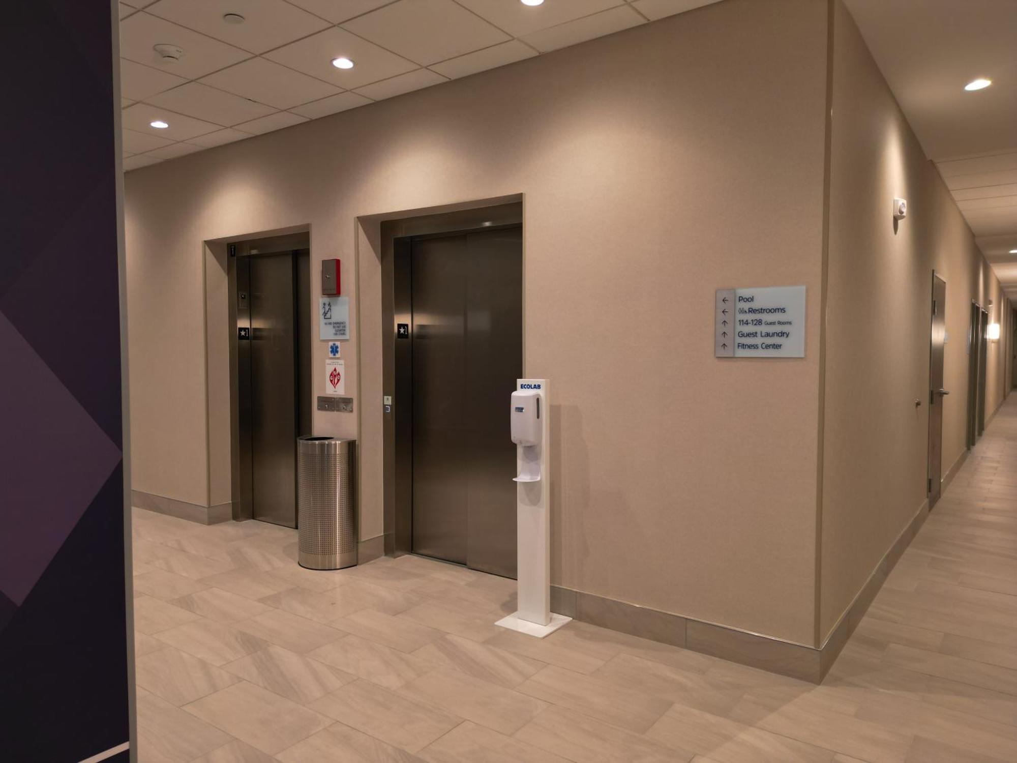 Holiday Inn Express & Suites Chicago Schaumburg By Ihg Buitenkant foto