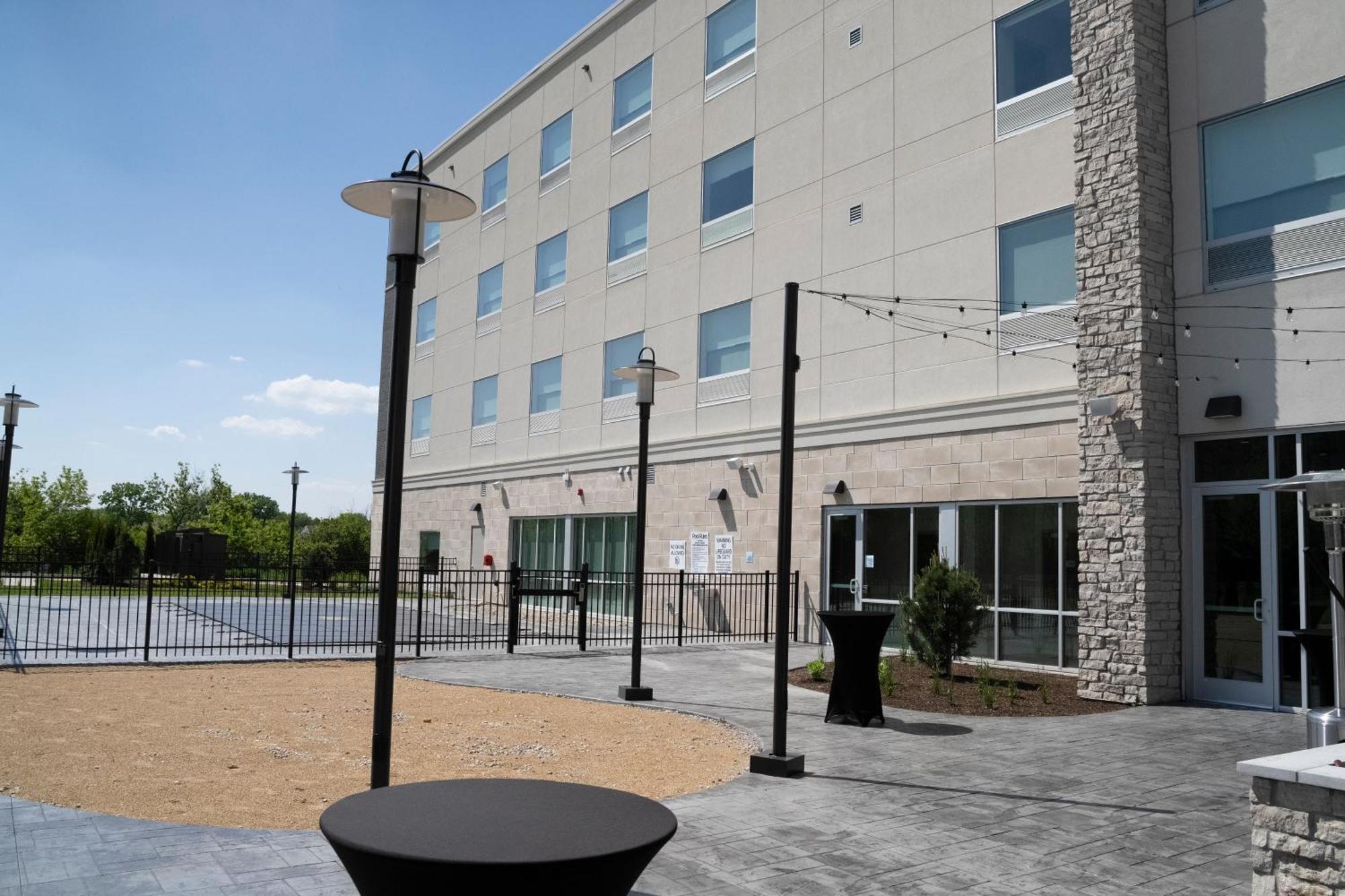 Holiday Inn Express & Suites Chicago Schaumburg By Ihg Buitenkant foto