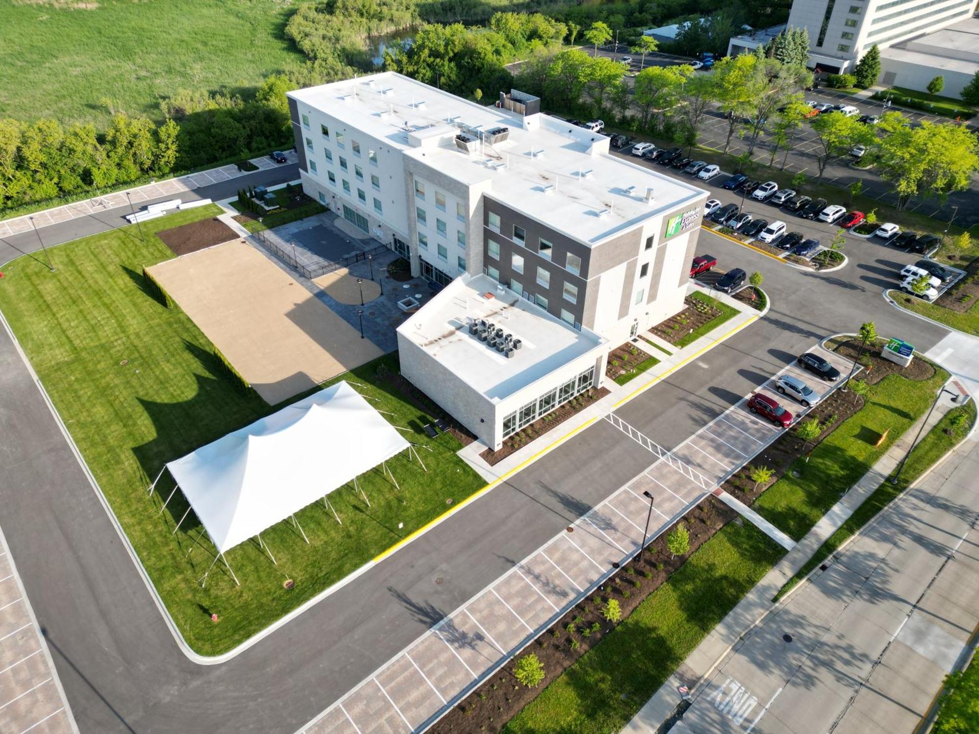 Holiday Inn Express & Suites Chicago Schaumburg By Ihg Buitenkant foto