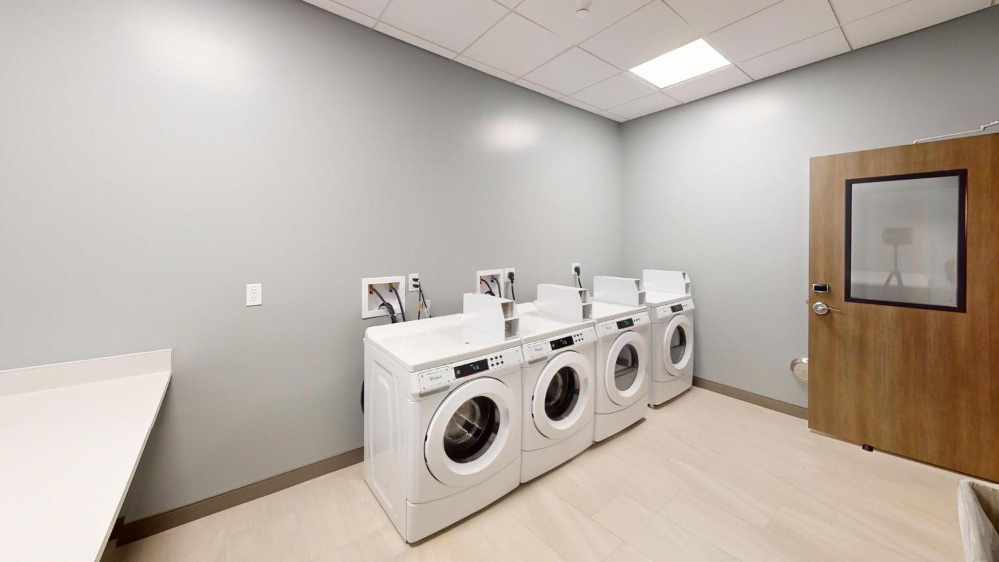 Holiday Inn Express & Suites Chicago Schaumburg By Ihg Buitenkant foto