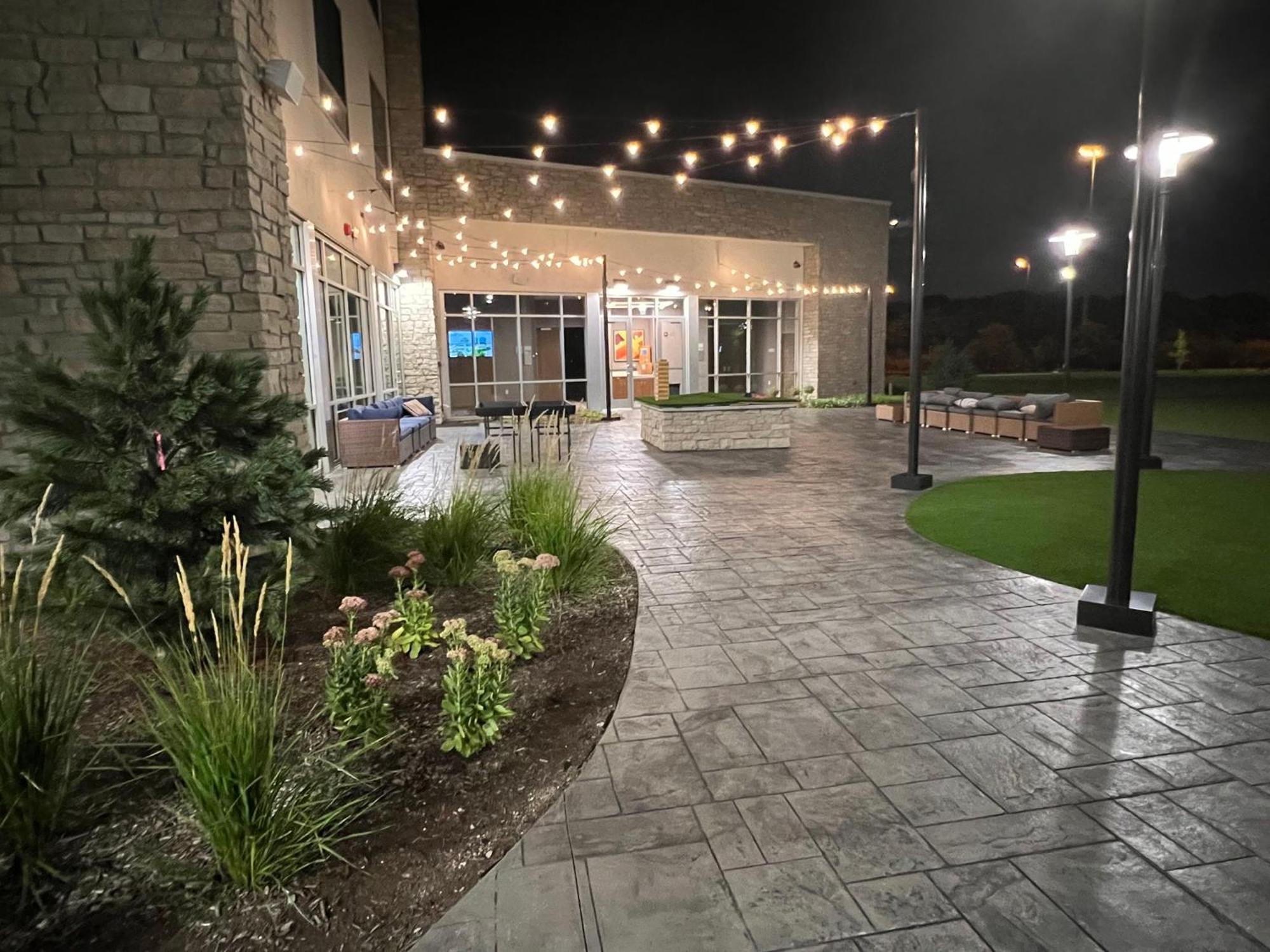 Holiday Inn Express & Suites Chicago Schaumburg By Ihg Buitenkant foto