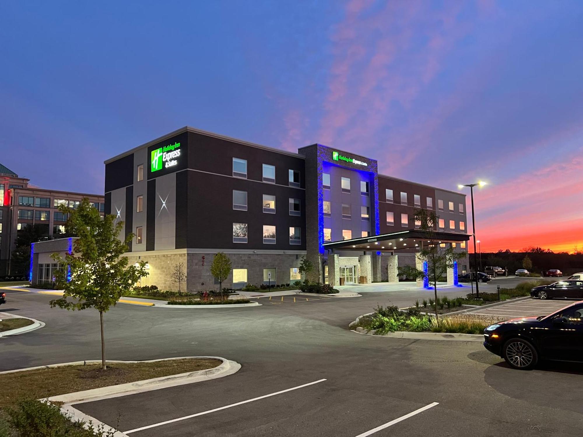 Holiday Inn Express & Suites Chicago Schaumburg By Ihg Buitenkant foto